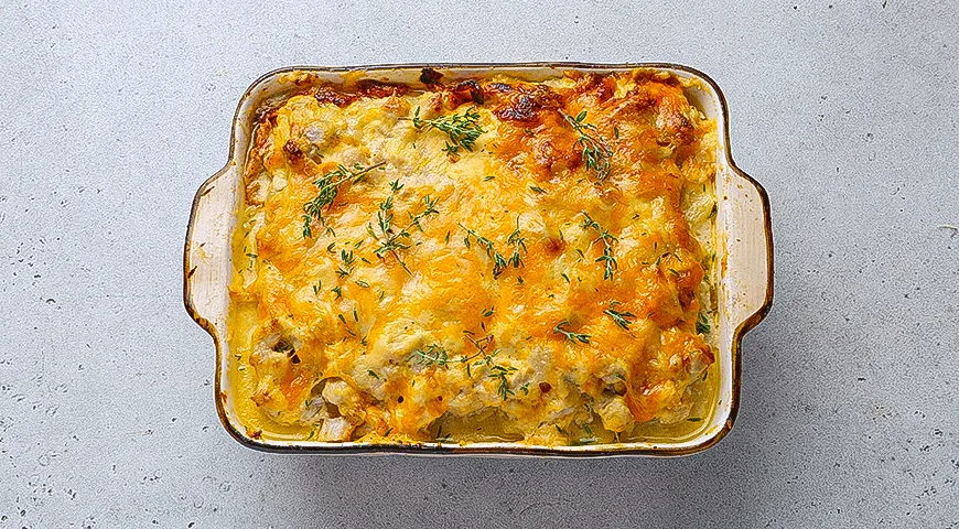 Картофельная запеканка с корейкой и сырным соусом