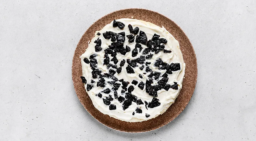 Сметанный торт с черносливом