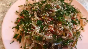 Рисовая лапша с морепродуктами и овощами