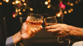 Гид по крепкому алкоголю: как правильно пить водку, виски, коньяк и другие напитки