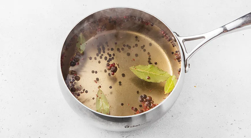 Быстрые маринованные кабачки