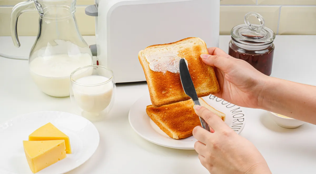 Как правильно намазывать тосты сливочным маслом: неочевидный лайфхак от британского ресторанного критика