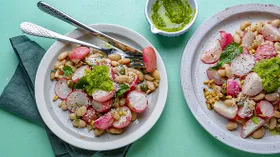 Салат с редисом и фасолью