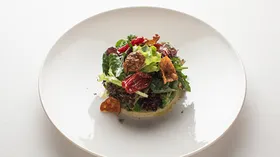 Бабагануш с топинамбуром, листьями салата и мятой