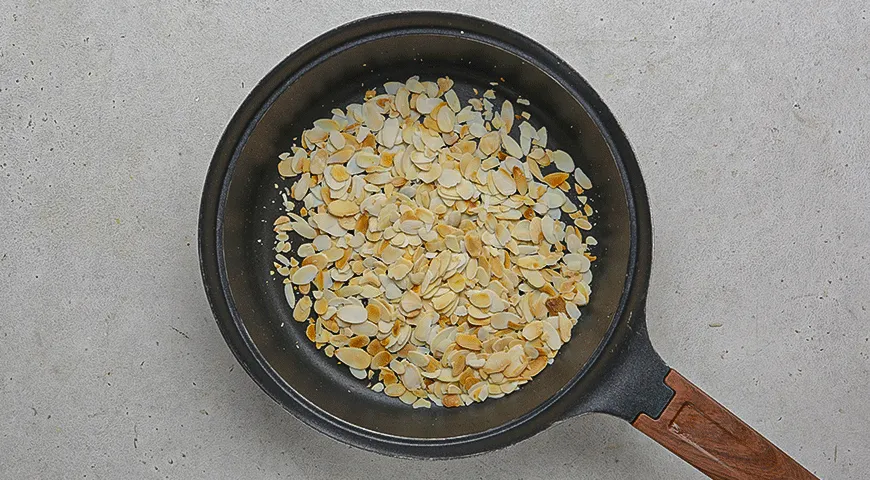 Салат из брокколи с соусом карри