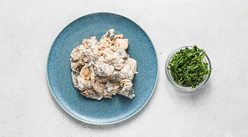 Фрикасе из курицы со сморчками