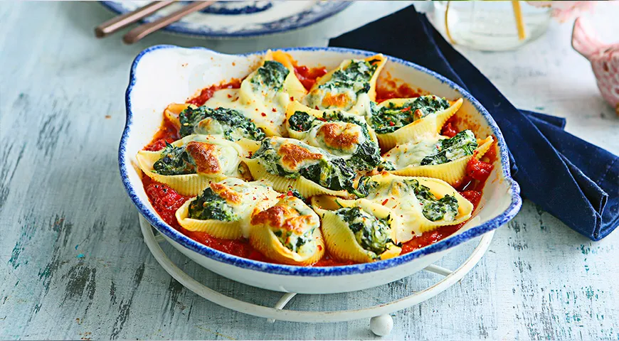 Рецепт конкильони (крупных макарон-ракушек), фаршированных шпинатом и сыром