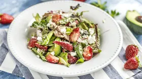 Рецепты с клубникой, орехами и салатом