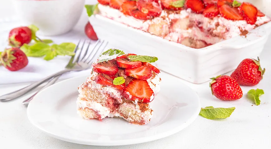 ПП-тирамису из творога с клубникой