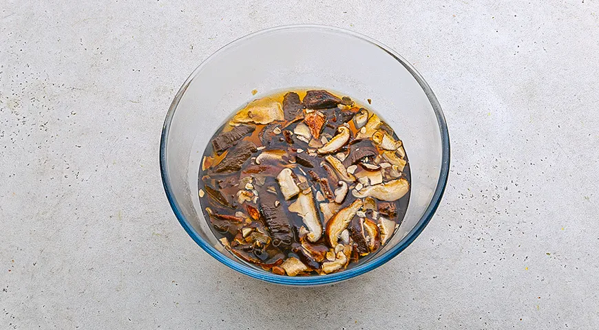 Пельмени сибирские в грибном бульоне