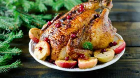 Курица с яблоками