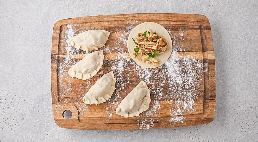 Постные вареники с тофу и грибами