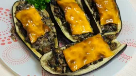 Лодочки из баклажанов с грибной начинкой
