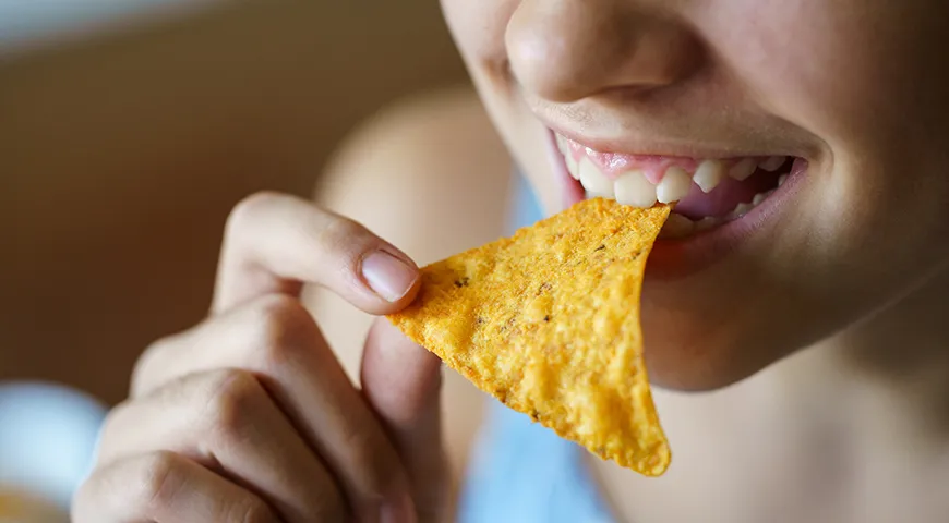 Наши тактильные  рецепторы определяют текстуру еды — например, хрустящую консистенцию чипсов