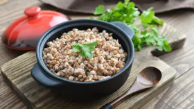 Кому, по мнению врача, нужно перестать есть гречку регулярно