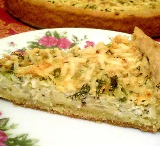 луковый пирог с зеленью и сыром
