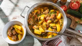 Жаркое из свинины с картошкой на сковороде