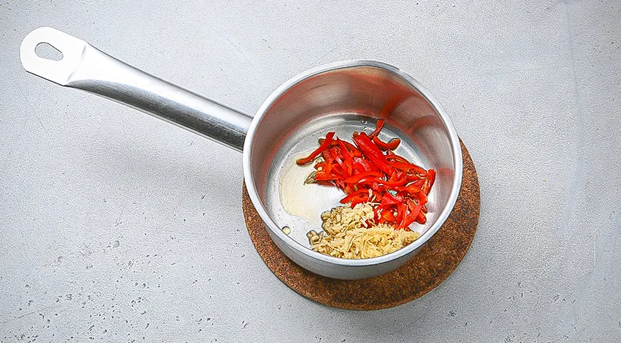 Салат из морской капусты с чили-заправкой