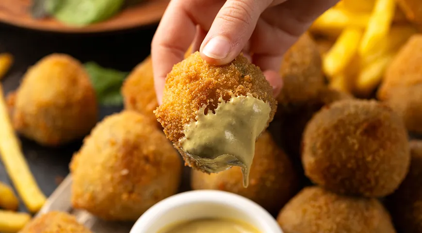 Аромат дижонской горчицы пряный, глубокий, с четкими оттенками свежемолотых специй и легким винным шлейфом