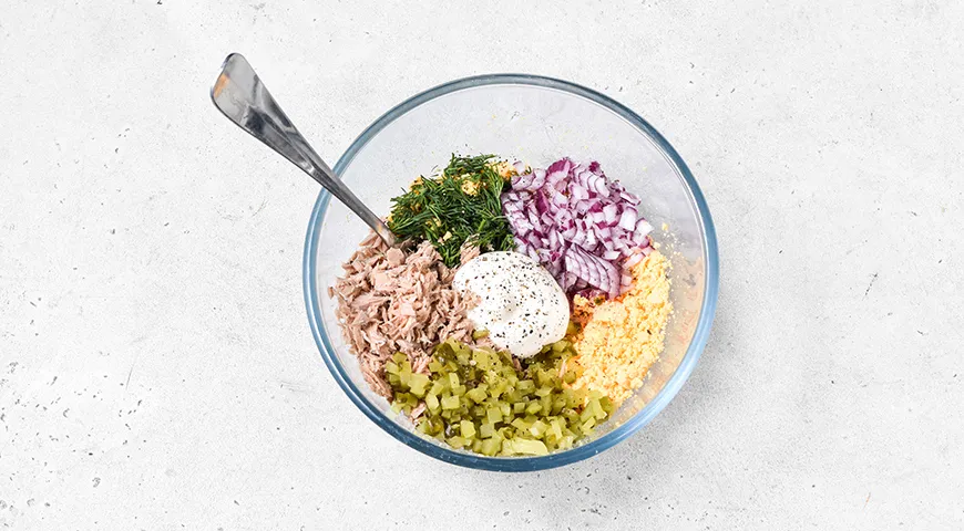 Яйца, фаршированные тунцом