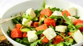 Рецепты с молочной продукцией, фруктами и сыром Фета
