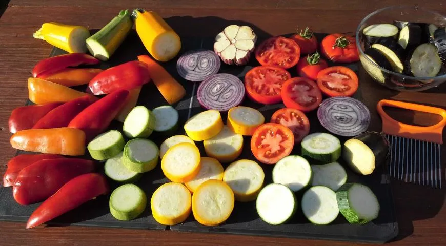 Овощи-гриль с ароматной заправкой, подготовить овощи
