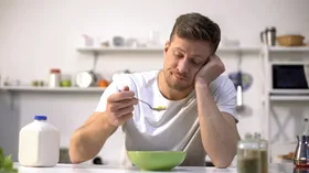 Ученые выяснили, чем грозит пропуск завтрака и поздний ужин