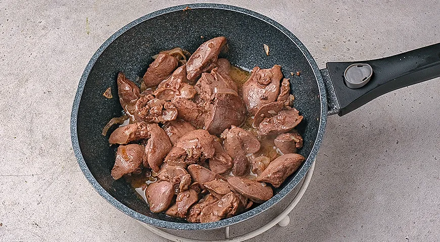 Суфле из куриной печени с томленым инжиром