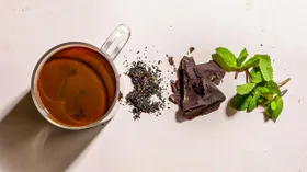 Чай с шоколадом и мятой