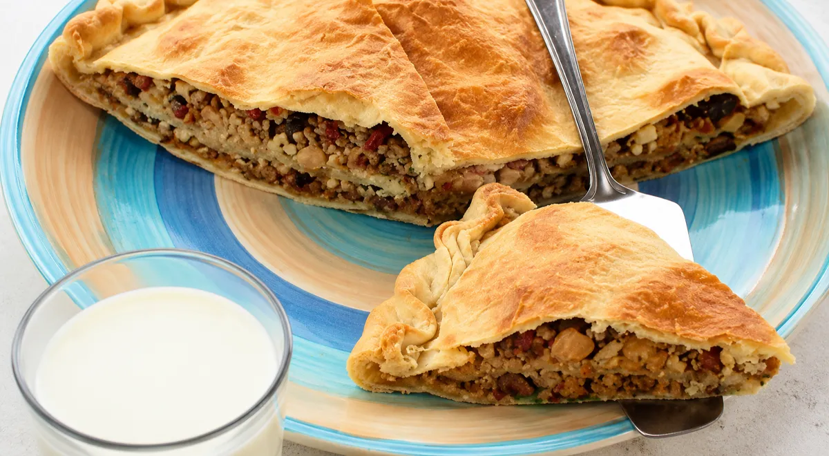 Критский пирог с печенью и рисом