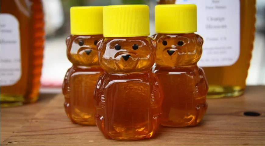 Медовый мишка 36 глава. Мед в форме медведя. Бутылочка меда. Бутылка для меда мишка. Мед в виде мишки.