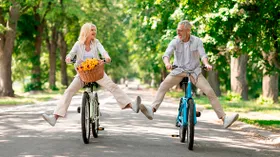 Британские ученые назвали продукты, которые делают людей старше 50 счастливее