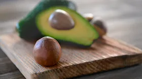 Косточка удаляется из авокадо за 2 секунды: Сеть покорил новый лайфхак