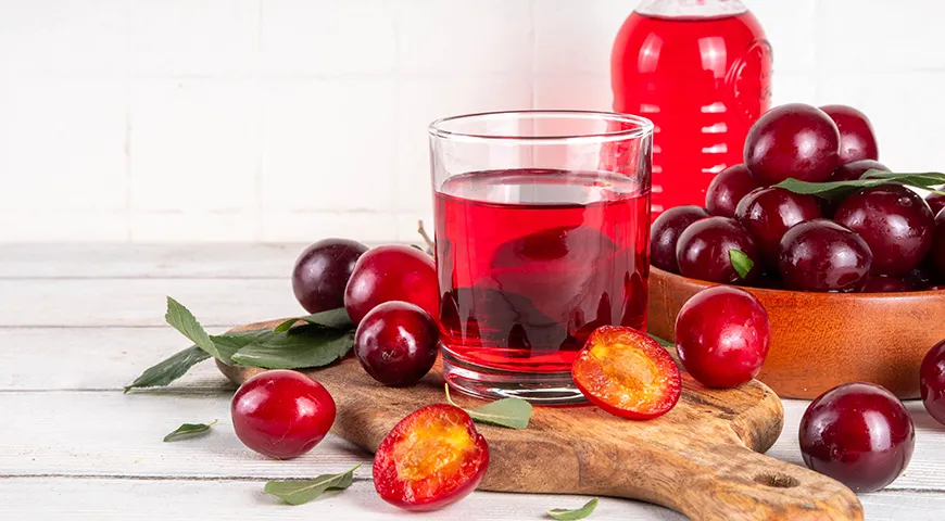 Рекомендуемая суточная норма потребления сливового сока для взрослых — 1–2 стакана