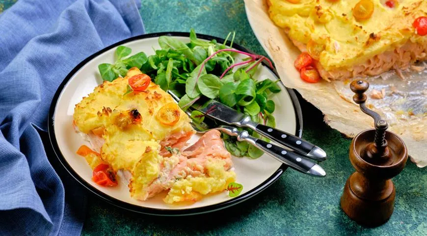 Рецепт семги под «шубой» из картофельного пюре