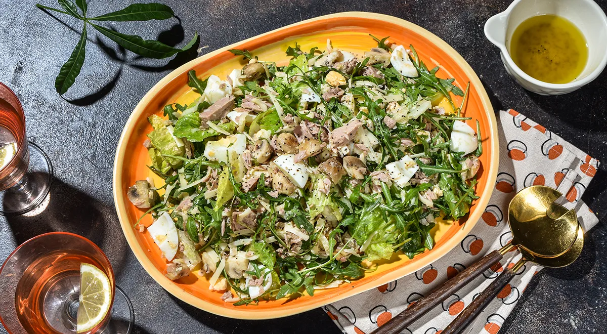 Салат с консервированным тунцом и грибами