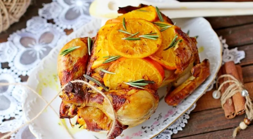 Курица в горчично-медовой глазури, с яблоками и апельсинами