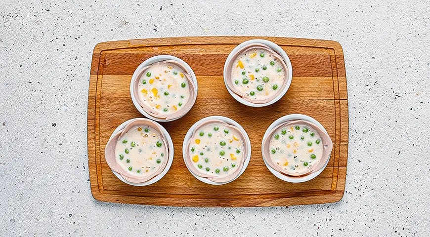 Яичные кексы с ветчиной и овощами