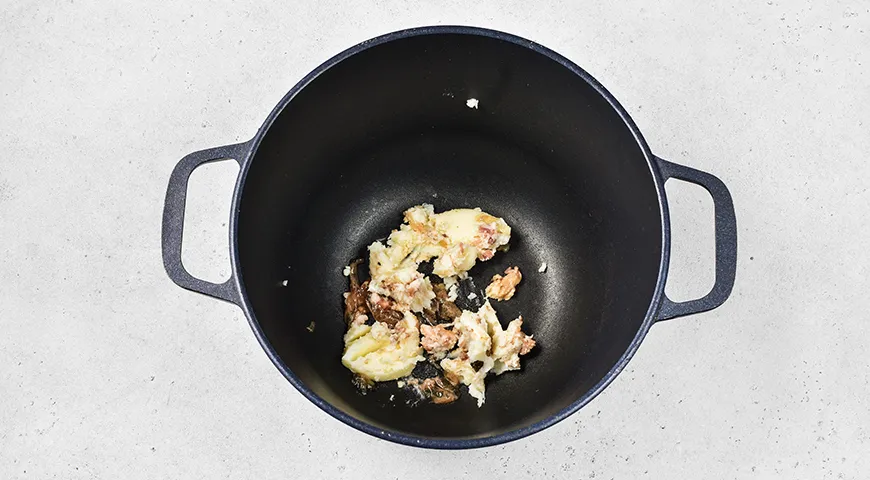 Солдатская каша из гречки с тушенкой