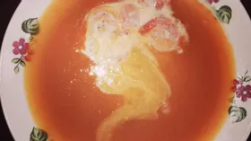 Овощной крем-суп с киноа и креветками