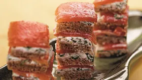Рецепты с сырами, алкоголем и лососем