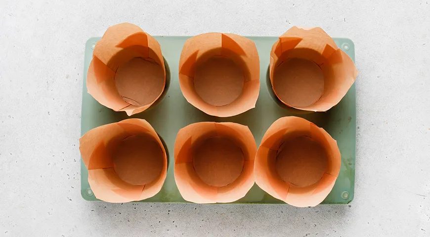 Капкейки с начинкой внутри, украшенные кремом