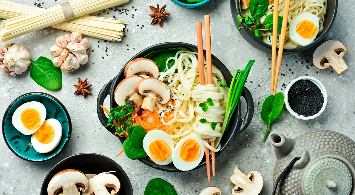 Как приготовить удон дома: 12 рецептов с курицей, мясом, морепродуктами и овощами