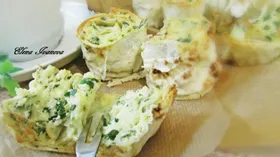 Слоёный пирог из лаваша с творогом, сыром и зеленью