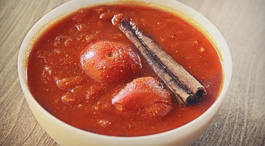 Острый томатный суп с корицей