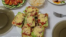 Брускетта с томатом