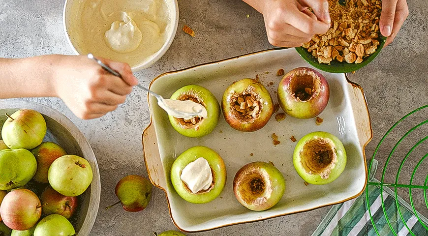 Рецепт яблок, запеченных с творожным сыром