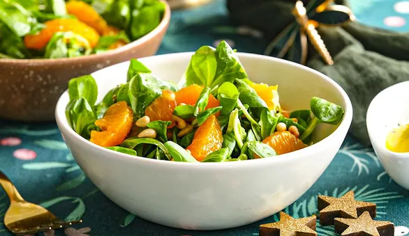 Салат корн с мандарином и кедровыми орешками