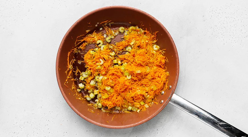 Домашний суп с чесночными галушками