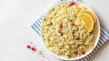 Главная ошибка в приготовлении кускуса: кулинарам рассказали, как добиться воздушной текстуры без комков